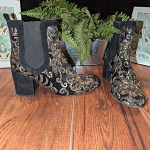 Stuart Weitzman Velvet Gold/Silver Embellishments Size 5 1/2